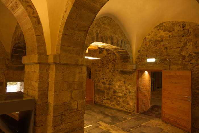 Chimenea de la cocina del monasterio de Carracedo